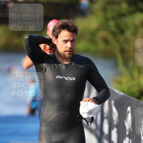 25.08.2024 - Elbe Triathlon Hamburg H.Heesch http://msf.ph/oto/6852063 25.08.2024 08:59:54 Schwimmen 209, 222, 274, 311 meine-sportfotos.de