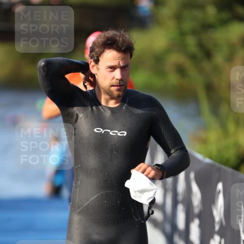 25.08.2024 - Elbe Triathlon Hamburg H.Heesch http://msf.ph/oto/6852068 25.08.2024 08:59:54 Schwimmen 209, 222, 274, 311 meine-sportfotos.de
