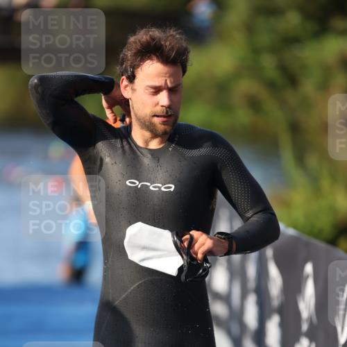25.08.2024 - Elbe Triathlon Hamburg H.Heesch http://msf.ph/oto/6852095 25.08.2024 08:59:54 Schwimmen 209, 222, 274, 311 meine-sportfotos.de