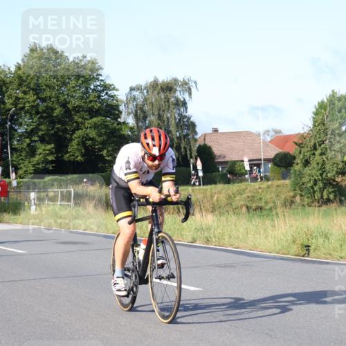 25.08.2024 - Elbe Triathlon Hamburg Fuchs,  Jonas http://msf.ph/oto/6852097 25.08.2024 09:15:37 Radfahren 302, 70, 88, 126 meine-sportfotos.de