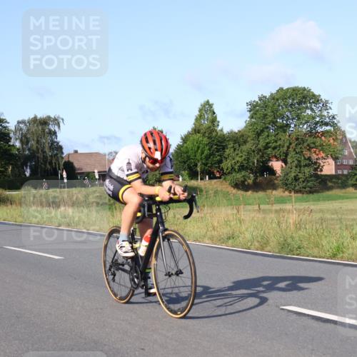 25.08.2024 - Elbe Triathlon Hamburg Fuchs,  Jonas http://msf.ph/oto/6852108 25.08.2024 09:15:37 Radfahren 302, 70, 88, 126 meine-sportfotos.de