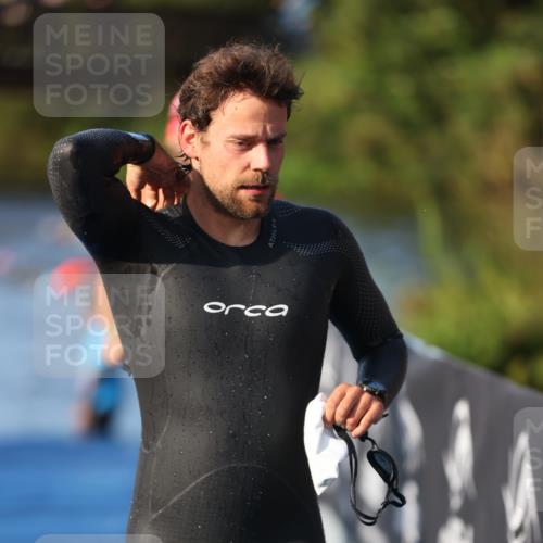 25.08.2024 - Elbe Triathlon Hamburg H.Heesch http://msf.ph/oto/6852121 25.08.2024 08:59:54 Schwimmen 209, 222, 274, 311 meine-sportfotos.de
