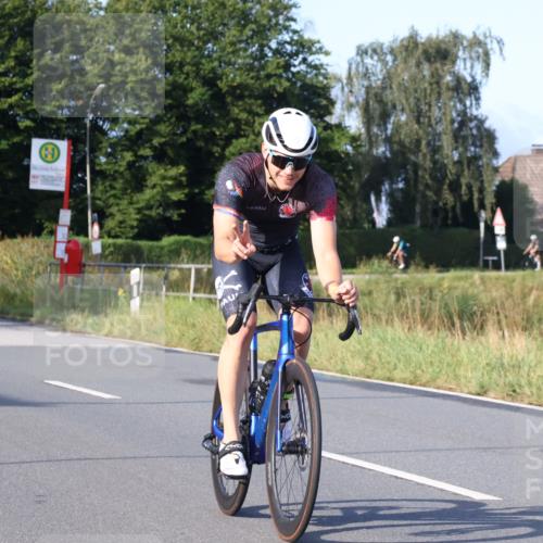 25.08.2024 - Elbe Triathlon Hamburg Fuchs,  Jonas http://msf.ph/oto/6852125 25.08.2024 09:15:38 Radfahren 302, 70, 88, 126 meine-sportfotos.de