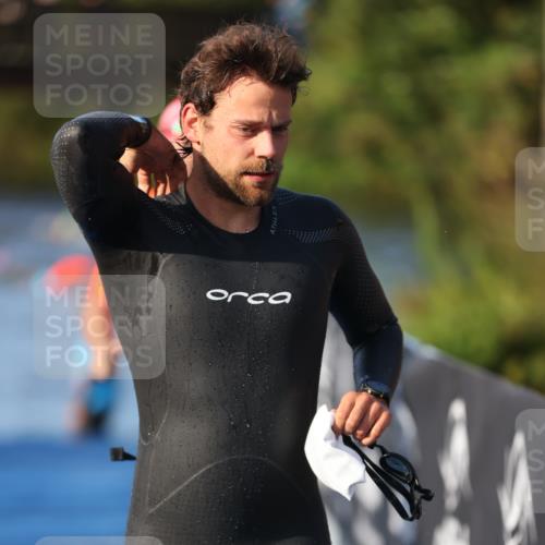 25.08.2024 - Elbe Triathlon Hamburg H.Heesch http://msf.ph/oto/6852127 25.08.2024 08:59:54 Schwimmen 209, 222, 274, 311 meine-sportfotos.de