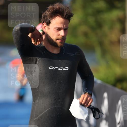 25.08.2024 - Elbe Triathlon Hamburg H.Heesch http://msf.ph/oto/6852130 25.08.2024 08:59:55 Schwimmen 209, 222, 274, 311 meine-sportfotos.de