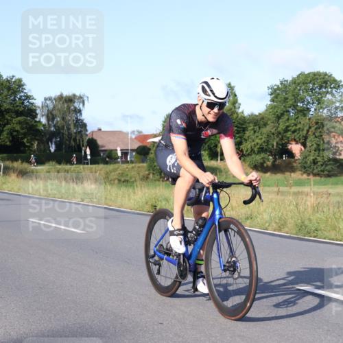 25.08.2024 - Elbe Triathlon Hamburg Fuchs,  Jonas http://msf.ph/oto/6852149 25.08.2024 09:15:38 Radfahren 302, 70, 88, 126 meine-sportfotos.de