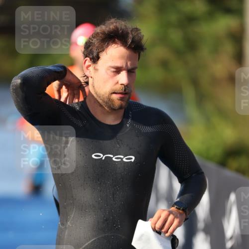 25.08.2024 - Elbe Triathlon Hamburg H.Heesch http://msf.ph/oto/6852151 25.08.2024 08:59:55 Schwimmen 209, 222, 274, 311 meine-sportfotos.de