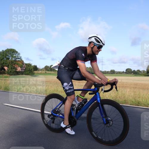 25.08.2024 - Elbe Triathlon Hamburg Fuchs,  Jonas http://msf.ph/oto/6852156 25.08.2024 09:15:39 Radfahren 70, 88, 126 meine-sportfotos.de