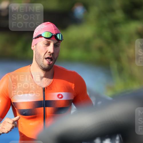 25.08.2024 - Elbe Triathlon Hamburg H.Heesch http://msf.ph/oto/6852200 25.08.2024 08:59:56 Schwimmen 209, 222, 311 meine-sportfotos.de
