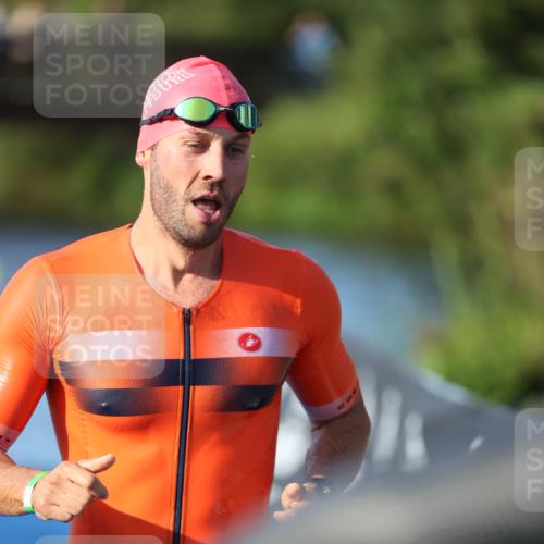 25.08.2024 - Elbe Triathlon Hamburg H.Heesch http://msf.ph/oto/6852206 25.08.2024 08:59:56 Schwimmen 209, 222, 311 meine-sportfotos.de
