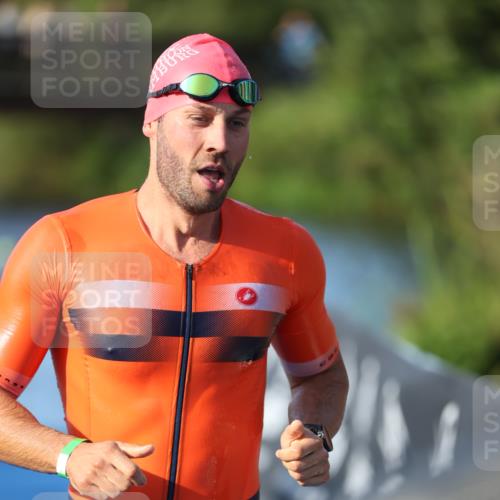 25.08.2024 - Elbe Triathlon Hamburg H.Heesch http://msf.ph/oto/6852211 25.08.2024 08:59:56 Schwimmen 209, 222, 311 meine-sportfotos.de