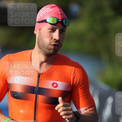 25.08.2024 - Elbe Triathlon Hamburg H.Heesch http://msf.ph/oto/6852224 25.08.2024 08:59:56 Schwimmen 209, 222, 311 meine-sportfotos.de