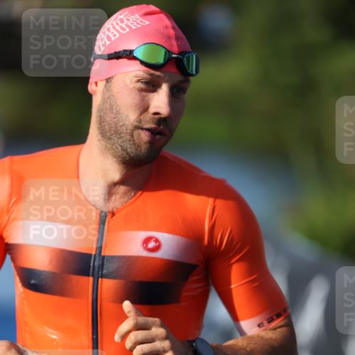 25.08.2024 - Elbe Triathlon Hamburg H.Heesch http://msf.ph/oto/6852234 25.08.2024 08:59:56 Schwimmen 209, 222, 311 meine-sportfotos.de