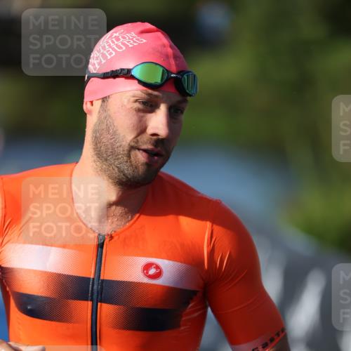25.08.2024 - Elbe Triathlon Hamburg H.Heesch http://msf.ph/oto/6852240 25.08.2024 08:59:57 Schwimmen 209, 222, 311 meine-sportfotos.de