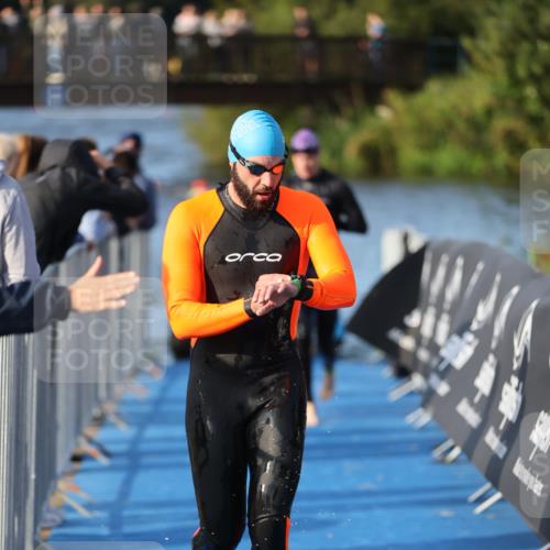25.08.2024 - Elbe Triathlon Hamburg H.Heesch http://msf.ph/oto/6852272 25.08.2024 09:00:27 Schwimmen 230, 235, 248, 258 meine-sportfotos.de