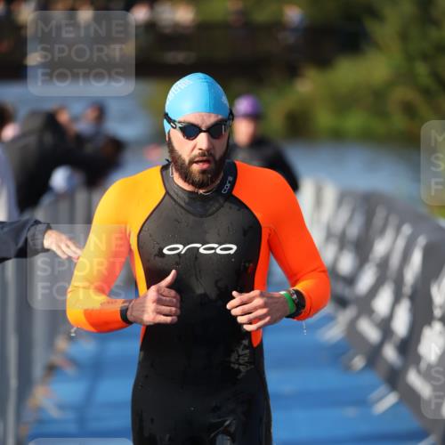 25.08.2024 - Elbe Triathlon Hamburg H.Heesch http://msf.ph/oto/6852293 25.08.2024 09:00:28 Schwimmen 230, 235, 248, 252, 258 meine-sportfotos.de