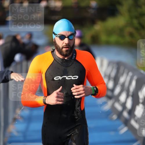 25.08.2024 - Elbe Triathlon Hamburg H.Heesch http://msf.ph/oto/6852299 25.08.2024 09:00:29 Schwimmen 230, 235, 248, 252, 258 meine-sportfotos.de