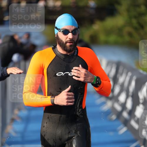 25.08.2024 - Elbe Triathlon Hamburg H.Heesch http://msf.ph/oto/6852310 25.08.2024 09:00:29 Schwimmen 230, 235, 248, 252, 258 meine-sportfotos.de