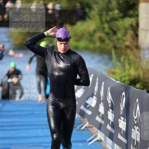 25.08.2024 - Elbe Triathlon Hamburg H.Heesch http://msf.ph/oto/6852332 25.08.2024 09:00:31 Schwimmen 230, 235, 248, 252, 258 meine-sportfotos.de