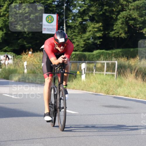 25.08.2024 - Elbe Triathlon Hamburg Fuchs,  Jonas http://msf.ph/oto/6852405 25.08.2024 09:15:54 Radfahren 44, 223, 231, 82, 68 meine-sportfotos.de