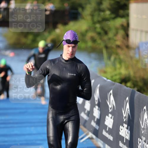 25.08.2024 - Elbe Triathlon Hamburg H.Heesch http://msf.ph/oto/6852407 25.08.2024 09:00:31 Schwimmen 230, 235, 248, 252, 258 meine-sportfotos.de