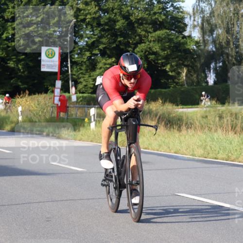 25.08.2024 - Elbe Triathlon Hamburg Fuchs,  Jonas http://msf.ph/oto/6852421 25.08.2024 09:15:54 Radfahren 44, 223, 231, 82, 68 meine-sportfotos.de