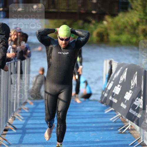25.08.2024 - Elbe Triathlon Hamburg H.Heesch http://msf.ph/oto/6852515 25.08.2024 09:00:35 Schwimmen 226, 230, 235, 248, 252, 258 meine-sportfotos.de