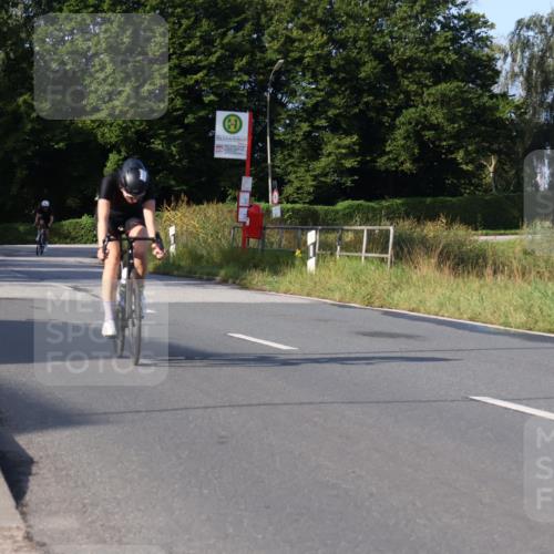 25.08.2024 - Elbe Triathlon Hamburg Fuchs,  Jonas http://msf.ph/oto/6852521 25.08.2024 09:16:02 Radfahren 68, 133, 144, 249 meine-sportfotos.de