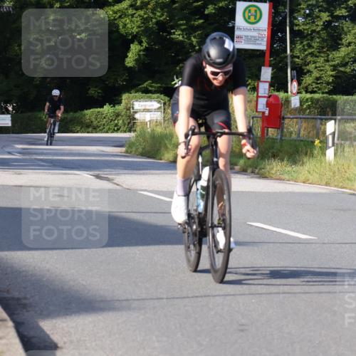 25.08.2024 - Elbe Triathlon Hamburg Fuchs,  Jonas http://msf.ph/oto/6852536 25.08.2024 09:16:02 Radfahren 68, 133, 144, 249 meine-sportfotos.de