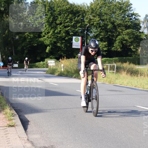 25.08.2024 - Elbe Triathlon Hamburg Fuchs,  Jonas http://msf.ph/oto/6852554 25.08.2024 09:16:03 Radfahren 68, 133, 144, 249, 359 meine-sportfotos.de