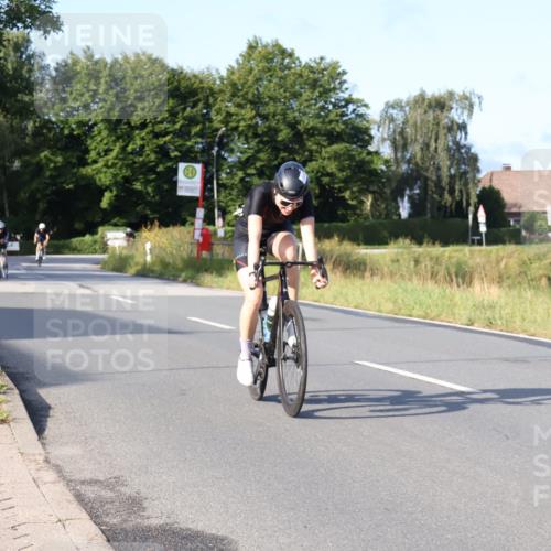 25.08.2024 - Elbe Triathlon Hamburg Fuchs,  Jonas http://msf.ph/oto/6852563 25.08.2024 09:16:03 Radfahren 68, 133, 144, 249, 359 meine-sportfotos.de