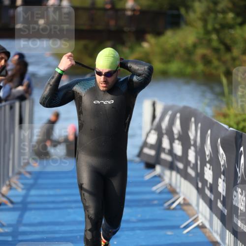 25.08.2024 - Elbe Triathlon Hamburg H.Heesch http://msf.ph/oto/6852572 25.08.2024 09:00:36 Schwimmen 226, 230, 235, 248, 252, 258 meine-sportfotos.de