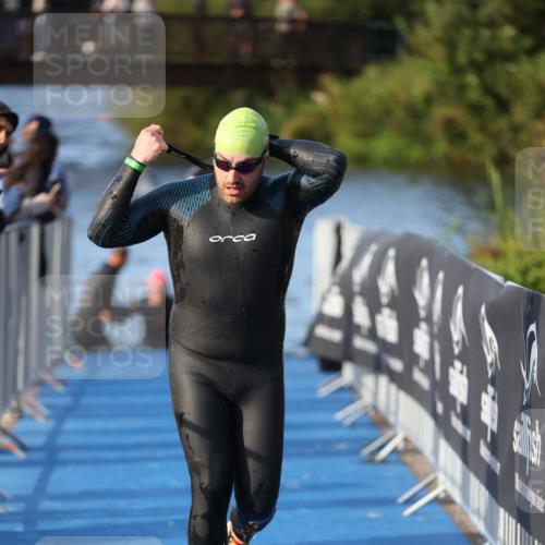 25.08.2024 - Elbe Triathlon Hamburg H.Heesch http://msf.ph/oto/6852579 25.08.2024 09:00:36 Schwimmen 226, 230, 235, 248, 252, 258 meine-sportfotos.de