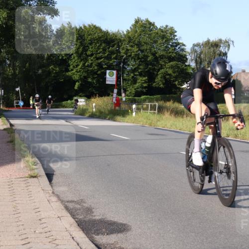 25.08.2024 - Elbe Triathlon Hamburg Fuchs,  Jonas http://msf.ph/oto/6852581 25.08.2024 09:16:03 Radfahren 68, 133, 144, 249, 359 meine-sportfotos.de