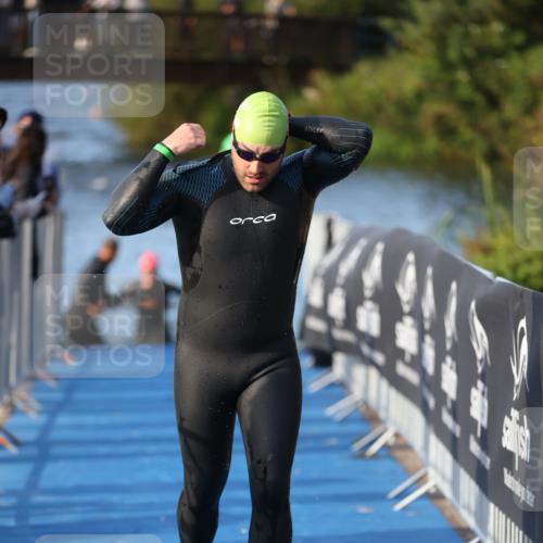 25.08.2024 - Elbe Triathlon Hamburg H.Heesch http://msf.ph/oto/6852609 25.08.2024 09:00:36 Schwimmen 226, 230, 235, 248, 252, 258 meine-sportfotos.de