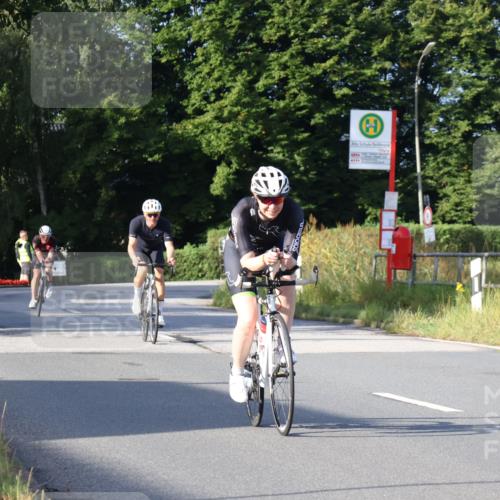 25.08.2024 - Elbe Triathlon Hamburg Fuchs,  Jonas http://msf.ph/oto/6852627 25.08.2024 09:16:06 Radfahren 68, 133, 144, 249, 359 meine-sportfotos.de