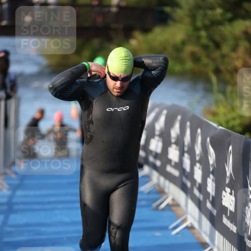 25.08.2024 - Elbe Triathlon Hamburg H.Heesch http://msf.ph/oto/6852628 25.08.2024 09:00:36 Schwimmen 226, 230, 235, 248, 252, 258 meine-sportfotos.de