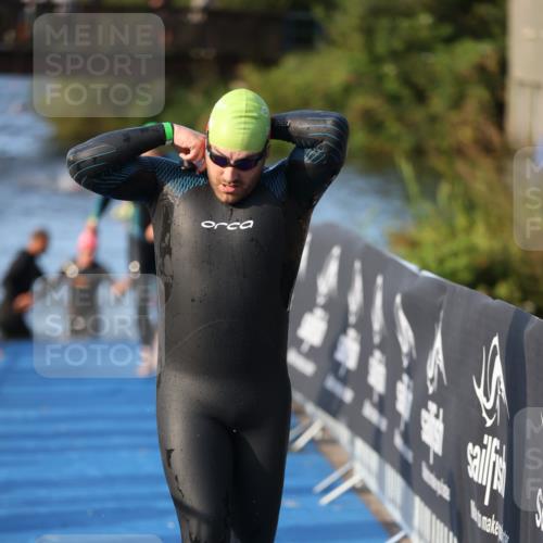 25.08.2024 - Elbe Triathlon Hamburg H.Heesch http://msf.ph/oto/6852639 25.08.2024 09:00:37 Schwimmen 226, 230, 235, 248, 252, 258 meine-sportfotos.de