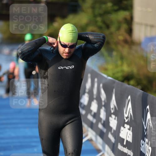 25.08.2024 - Elbe Triathlon Hamburg H.Heesch http://msf.ph/oto/6852667 25.08.2024 09:00:37 Schwimmen 226, 230, 235, 248, 252, 258 meine-sportfotos.de