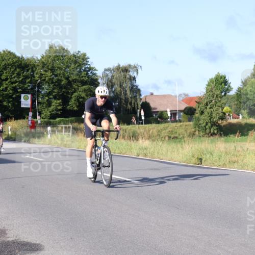25.08.2024 - Elbe Triathlon Hamburg Fuchs,  Jonas http://msf.ph/oto/6852702 25.08.2024 09:16:08 Radfahren 133, 144, 249, 359 meine-sportfotos.de