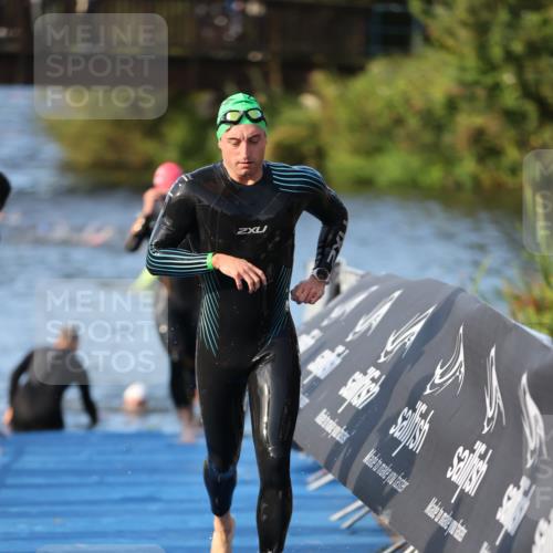 25.08.2024 - Elbe Triathlon Hamburg H.Heesch http://msf.ph/oto/6852740 25.08.2024 09:00:40 Schwimmen 226, 230, 235, 248, 252, 258 meine-sportfotos.de