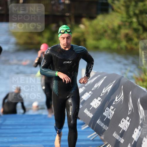 25.08.2024 - Elbe Triathlon Hamburg H.Heesch http://msf.ph/oto/6852745 25.08.2024 09:00:40 Schwimmen 226, 230, 235, 248, 252, 258 meine-sportfotos.de