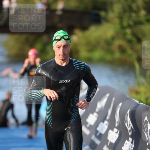 25.08.2024 - Elbe Triathlon Hamburg H.Heesch http://msf.ph/oto/6852759 25.08.2024 09:00:41 Schwimmen 226, 230, 235, 248, 252, 258 meine-sportfotos.de