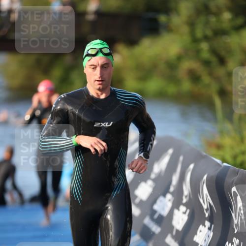 25.08.2024 - Elbe Triathlon Hamburg H.Heesch http://msf.ph/oto/6852772 25.08.2024 09:00:41 Schwimmen 226, 230, 235, 248, 252, 258 meine-sportfotos.de