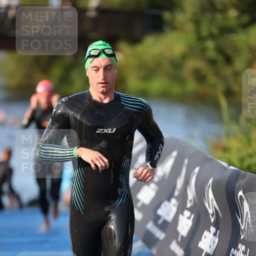 25.08.2024 - Elbe Triathlon Hamburg H.Heesch http://msf.ph/oto/6852777 25.08.2024 09:00:41 Schwimmen 226, 230, 235, 248, 252, 258 meine-sportfotos.de