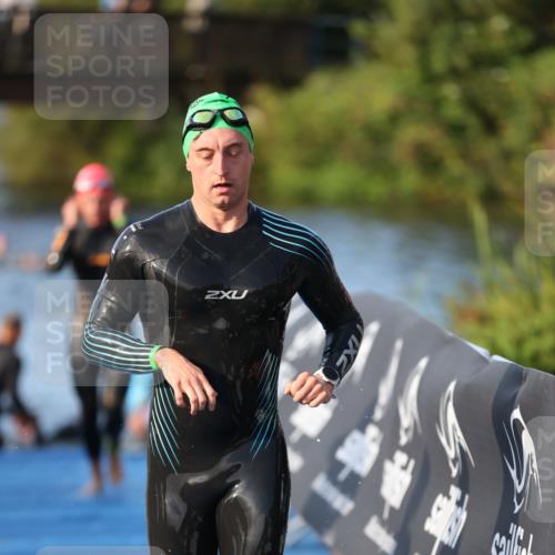 25.08.2024 - Elbe Triathlon Hamburg H.Heesch http://msf.ph/oto/6852784 25.08.2024 09:00:41 Schwimmen 226, 230, 235, 248, 252, 258 meine-sportfotos.de
