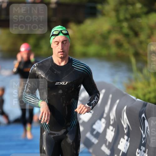 25.08.2024 - Elbe Triathlon Hamburg H.Heesch http://msf.ph/oto/6852792 25.08.2024 09:00:42 Schwimmen 226, 230, 235, 248, 252, 258 meine-sportfotos.de