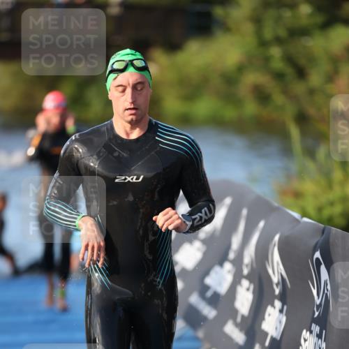25.08.2024 - Elbe Triathlon Hamburg H.Heesch http://msf.ph/oto/6852797 25.08.2024 09:00:42 Schwimmen 226, 230, 235, 248, 252, 258 meine-sportfotos.de