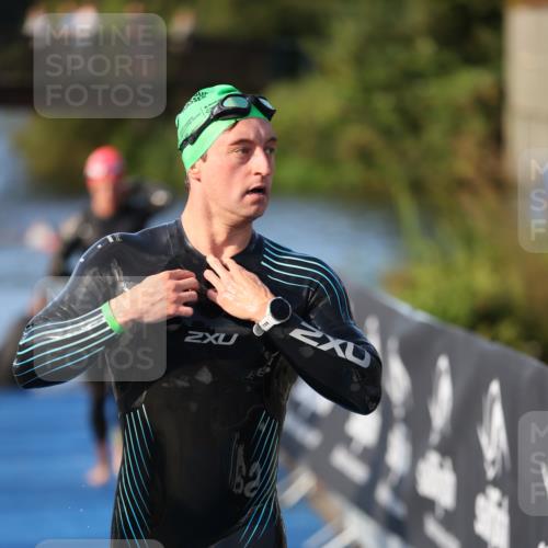 25.08.2024 - Elbe Triathlon Hamburg H.Heesch http://msf.ph/oto/6852813 25.08.2024 09:00:43 Schwimmen 226, 230, 235, 248, 252, 258 meine-sportfotos.de