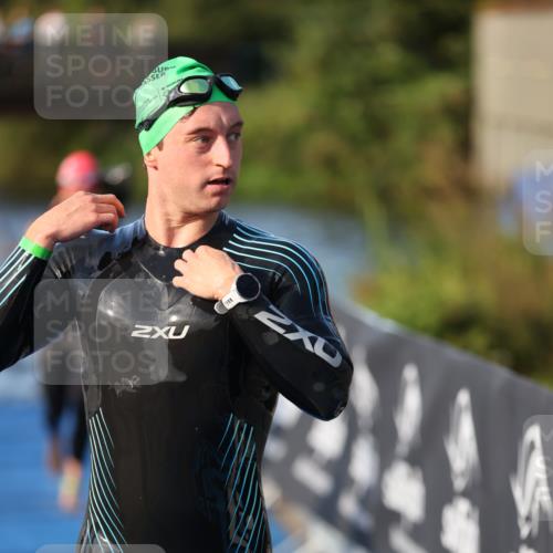 25.08.2024 - Elbe Triathlon Hamburg H.Heesch http://msf.ph/oto/6852849 25.08.2024 09:00:43 Schwimmen 226, 230, 235, 248, 252, 258 meine-sportfotos.de